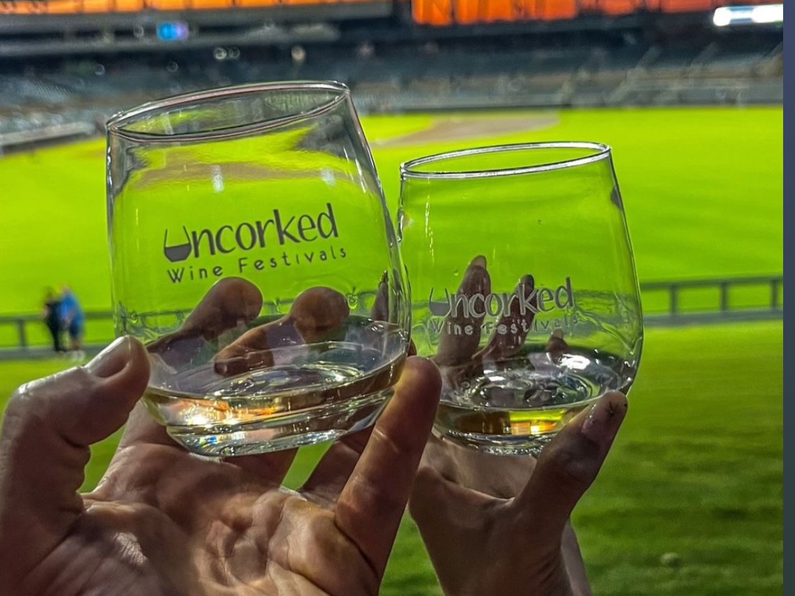 BeefBusOfficial's tweet image. Pairing notes: bold reds, crisp whites, and Italian Beef. 🍷🌭

Catch the Beef Bus at Uncorked Wine Fest on 3/29 at Salt River Fields, 5:30–10PM!