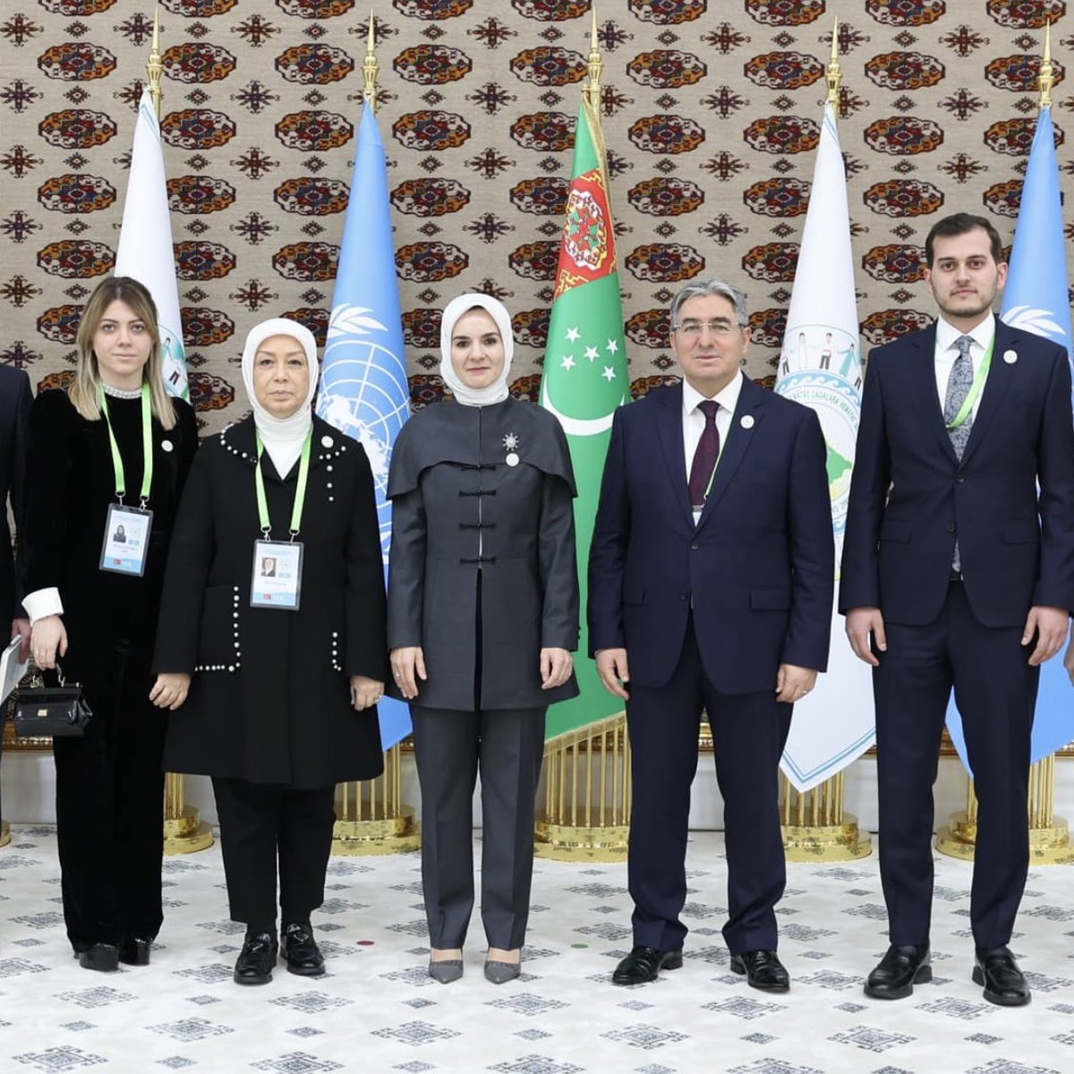 Fatih Aydemir 🇹🇷 (@fatihaydemir45) on Twitter photo 📍 Türkmenistan 🇹🇲
Aile ve Sosyal Hizmetler Bakanımız Sn. <a href="/MahinurOzdemir/">Mahinur Özdemir Göktaş</a> ile birlikte, kardeş ülke Türkmenistan’da “Barış ve Güven Yılı: Çocuklar İçin Uluslararası Faaliyetlerin Geliştirilmesi Konferansı”na katıldık. 🌍👧🧒
Gençler olarak, çocukların daha güzel ve güvenli bir 📍 Türkmenistan 🇹🇲
Aile ve Sosyal Hizmetler Bakanımız Sn. <a href="/MahinurOzdemir/">Mahinur Özdemir Göktaş</a> ile birlikte, kardeş ülke Türkmenistan’da “Barış ve Güven Yılı: Çocuklar İçin Uluslararası Faaliyetlerin Geliştirilmesi Konferansı”na katıldık. 🌍👧🧒
Gençler olarak, çocukların daha güzel ve güvenli bir