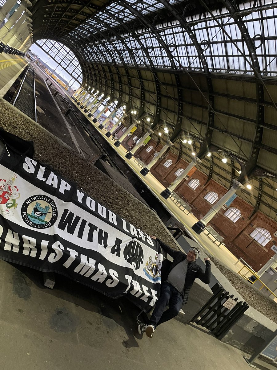 AaronCarrud_93's tweet photo. Somehow managed to lose this flag &amp; the north face bag I had it in today heading home in Darlo … not sure how it benefits anyone but me… if anyone comes across it please let me knlw 🙌 https://t.co/cLHpo8CVQi