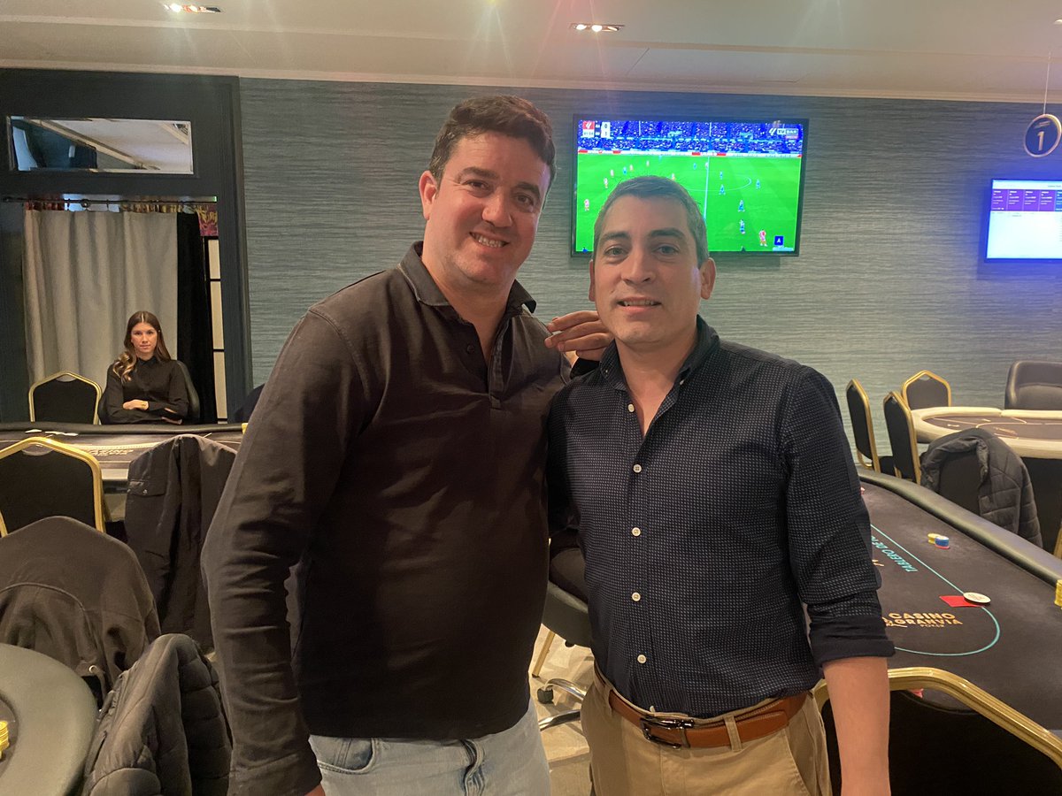 Vosotros sois muy jóvenes, pero en los primeros años de este siglo, este caballero era punta de lanza del cash nacional. Una leyenda del poker patrio. Don Luis Rufas “Repicas”.
Uno de los primeros high roller (si no el 1º) de nuestro poker. 

Que alegrón verte, y que bien estás.