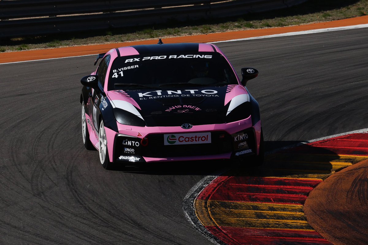 Pole position and P4 in the first race! Unfortunately a small technical issue cost us some time in the race but still had some good fights and all is fixed again for another day tomorrow👊