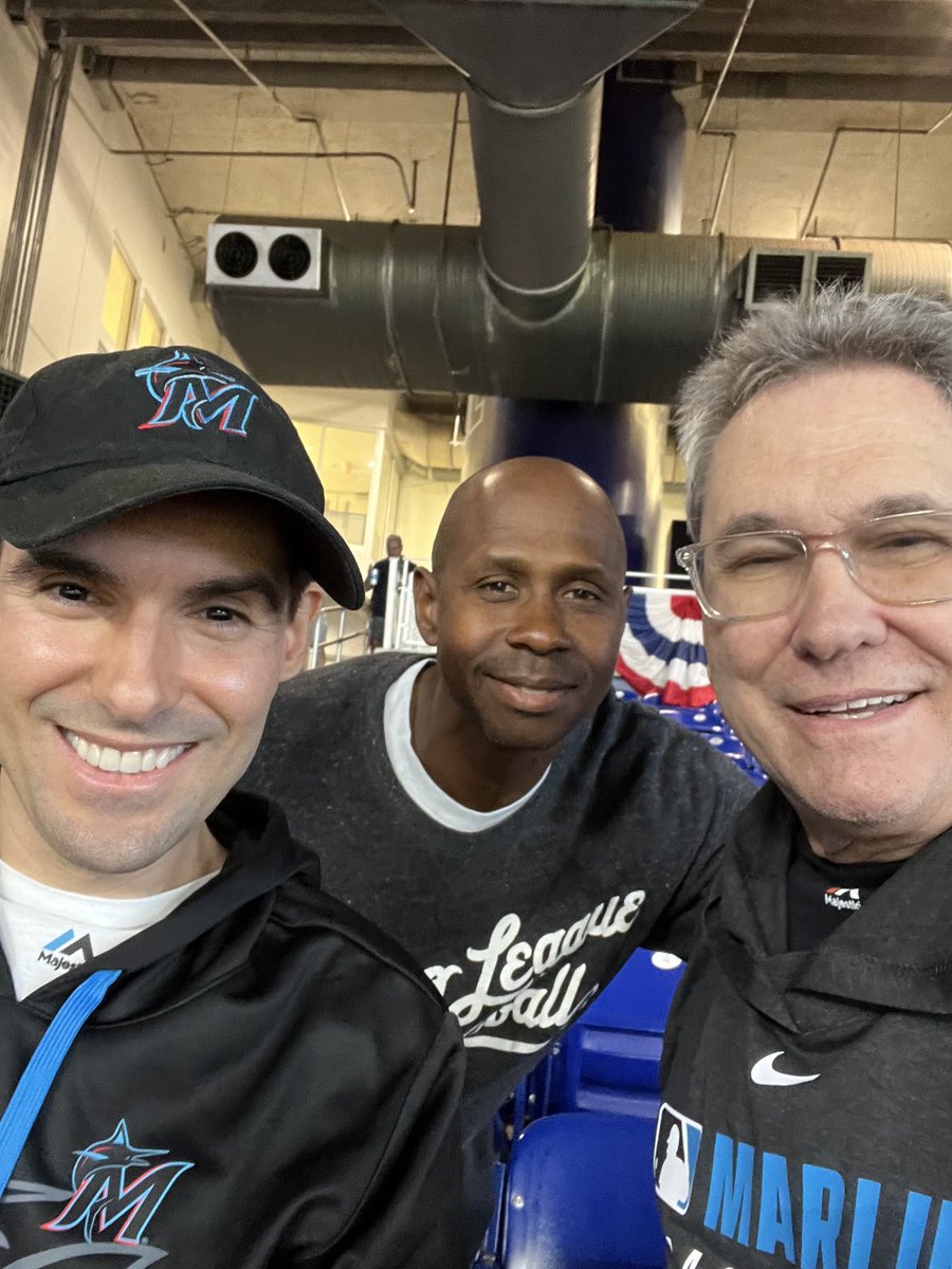 ⁦<a href="/yikyquintana/">Yiky Quintana</a>⁩ ⁦<a href="/Joseluisnapoles/">Jose Luis Napoles</a>⁩ Saludos ! Aquí en el parque con mi hijo y nos encontramos con Juan Pierre