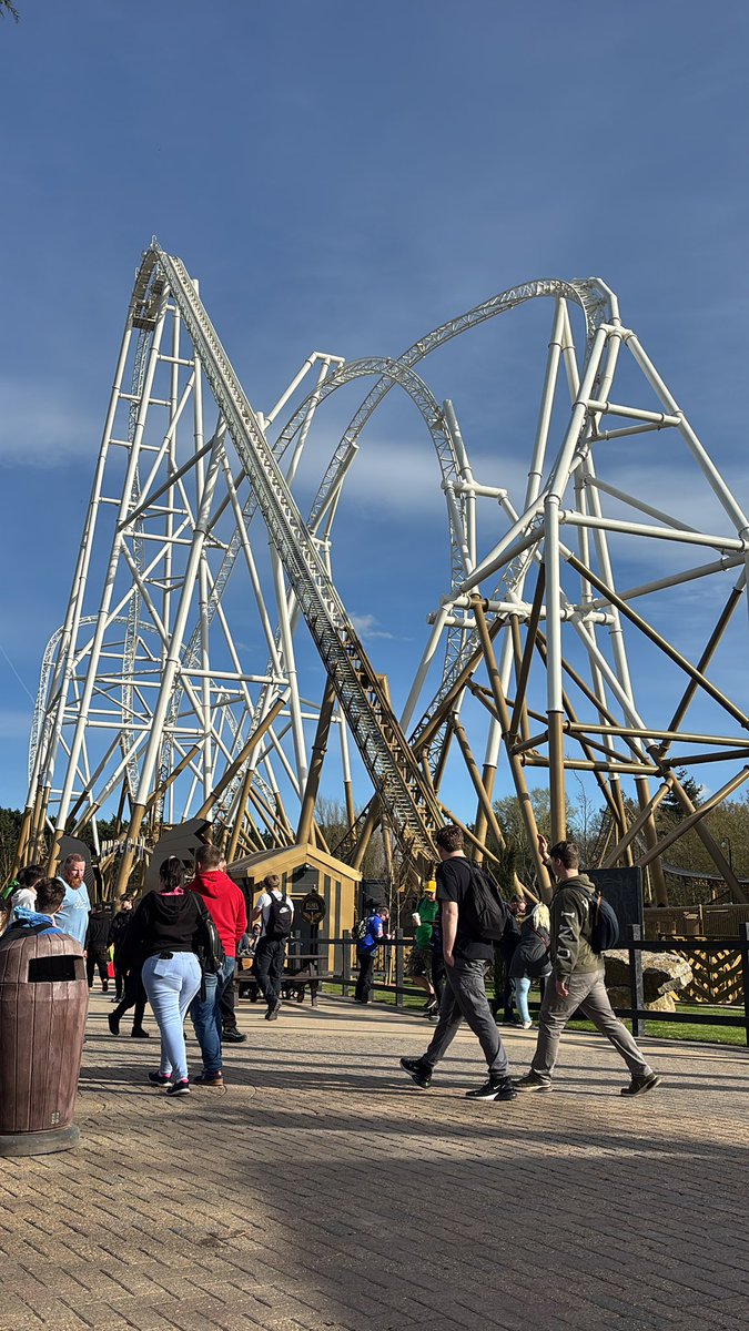 xjonxboix's tweet photo. @Pleasure_Beach want to give Thorpe Park a call on how to open the UK’s tallest rollercoaster and keep it open for more than an hour please…..🤣 https://t.co/c7t9PqSmBh