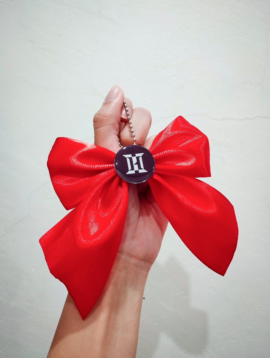 nixihoya's tweet photo. i've decided to make ribbon bag charms as freebies too!! they're meant to go on your bag like this

#HOPE_ON_THE_STAGE_TOUR_Manila 
#HOPE_ON_THE_STAGE_TOUR #jhope_TOUR https://t.co/8aaBWNYojy