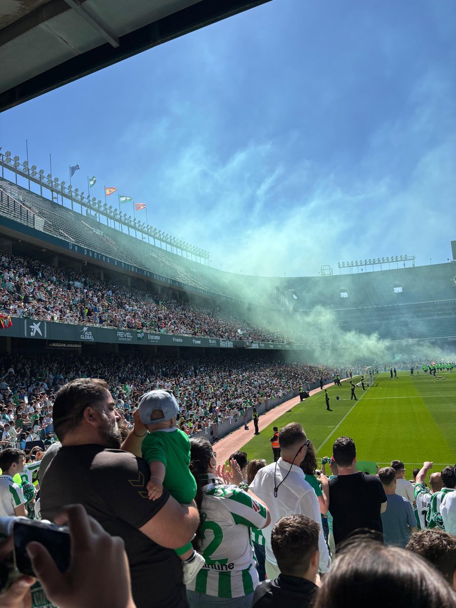 Me escriben esto por privado: "Hola tintero, hoy en el entrenamiento he estado haciendo fotos y ha salido esta y sin darme cuenta he fotografiado a un padre con su hijo. Igual quisiera tenerla pero si lo subo yo no lo va a ver te la paso por si la qiieres subir tú"

Si fuera yo,