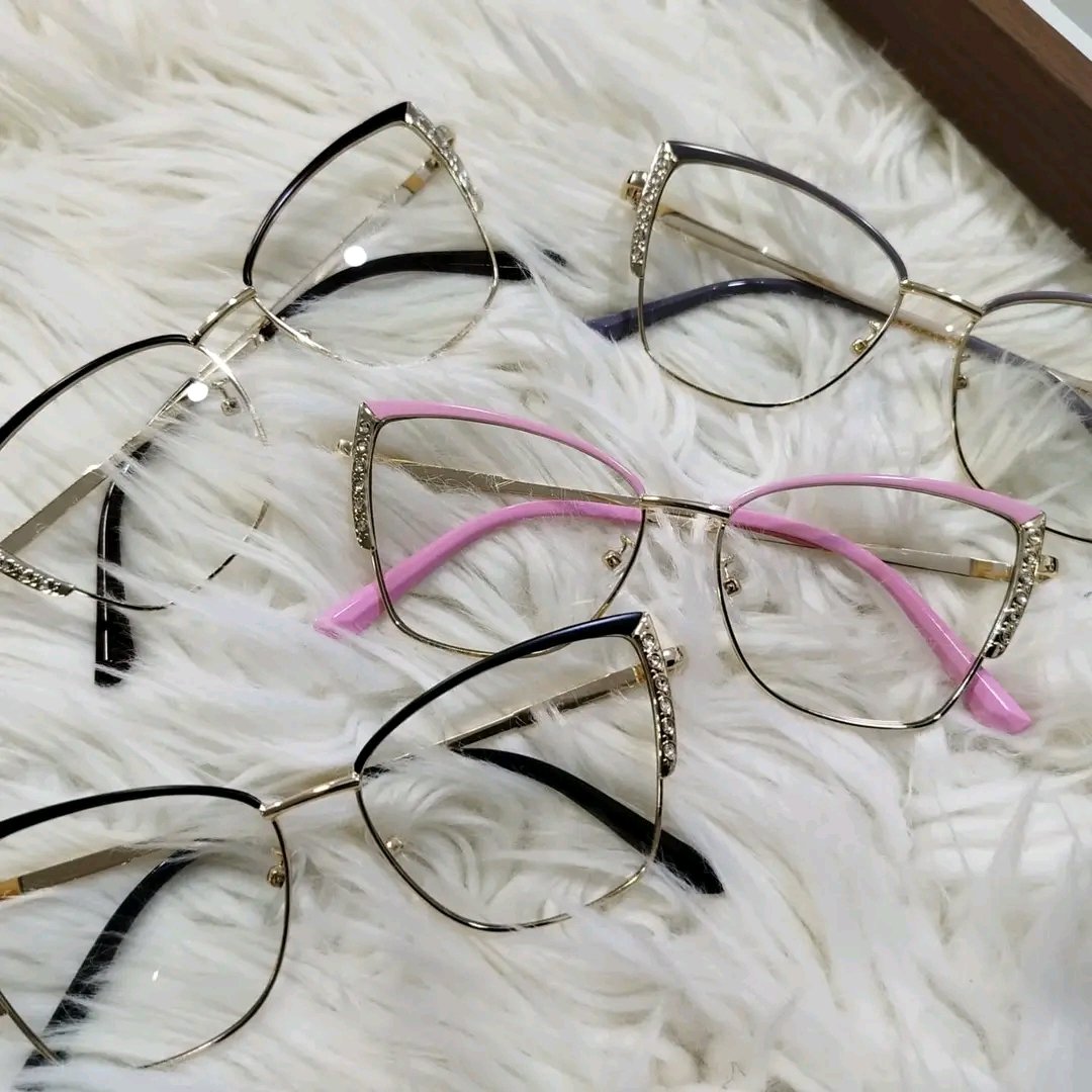 LeirdaM's tweet photo. Photochromic glasses 
K15,000 
0988481874

Zomba Lilongwe Blantyre and mzuzu https://t.co/ziFzN4ESpm