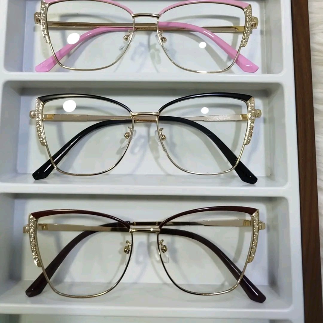 LeirdaM's tweet photo. Photochromic glasses 
K15,000 
0988481874

Zomba Lilongwe Blantyre and mzuzu https://t.co/ziFzN4ESpm