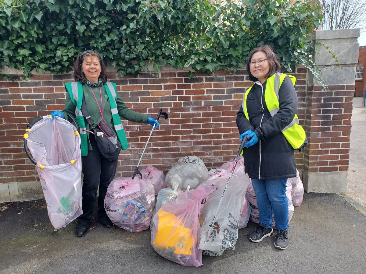 gavinwhite76's tweet photo. Good morning in Withington Village helping with the Withington Civic Society litter pick and clean up as part of the #McrSpringClean25 with @JeffSmithetc, @suzannahreeves and lots of local volunteers.
Overall, we collected about 25 bags of rubbish from the village. โป๏ธ๐ฎ https://t.co/tE4EHnmLJT