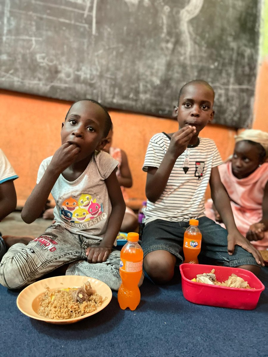HaroldNabaasa's tweet photo. It's not about the pocket but the sharing heart❤️ 
Thanks @Ykeeempire1 ,@YkeeBenda 
For putting the smiles on those faces 💕 https://t.co/kDyUVP8Lwc