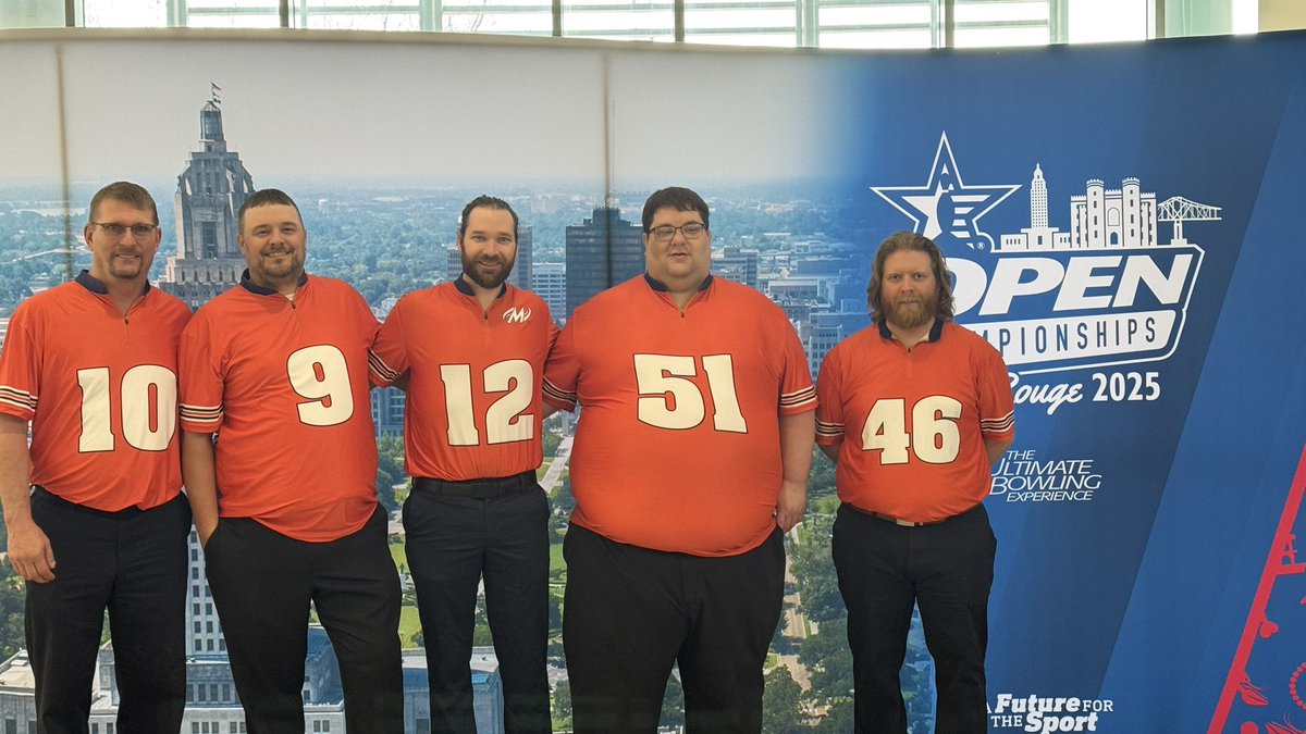 Mike_McClure's tweet photo. Fueled by high quality h2o, the S.C.L.S.U Mud Dogs are here for the @USBC_OC #USBCOpen #25OCBatonRouge #Muddogs #Waterboy #motiv #getmotivated https://t.co/ZAOm9weDu4