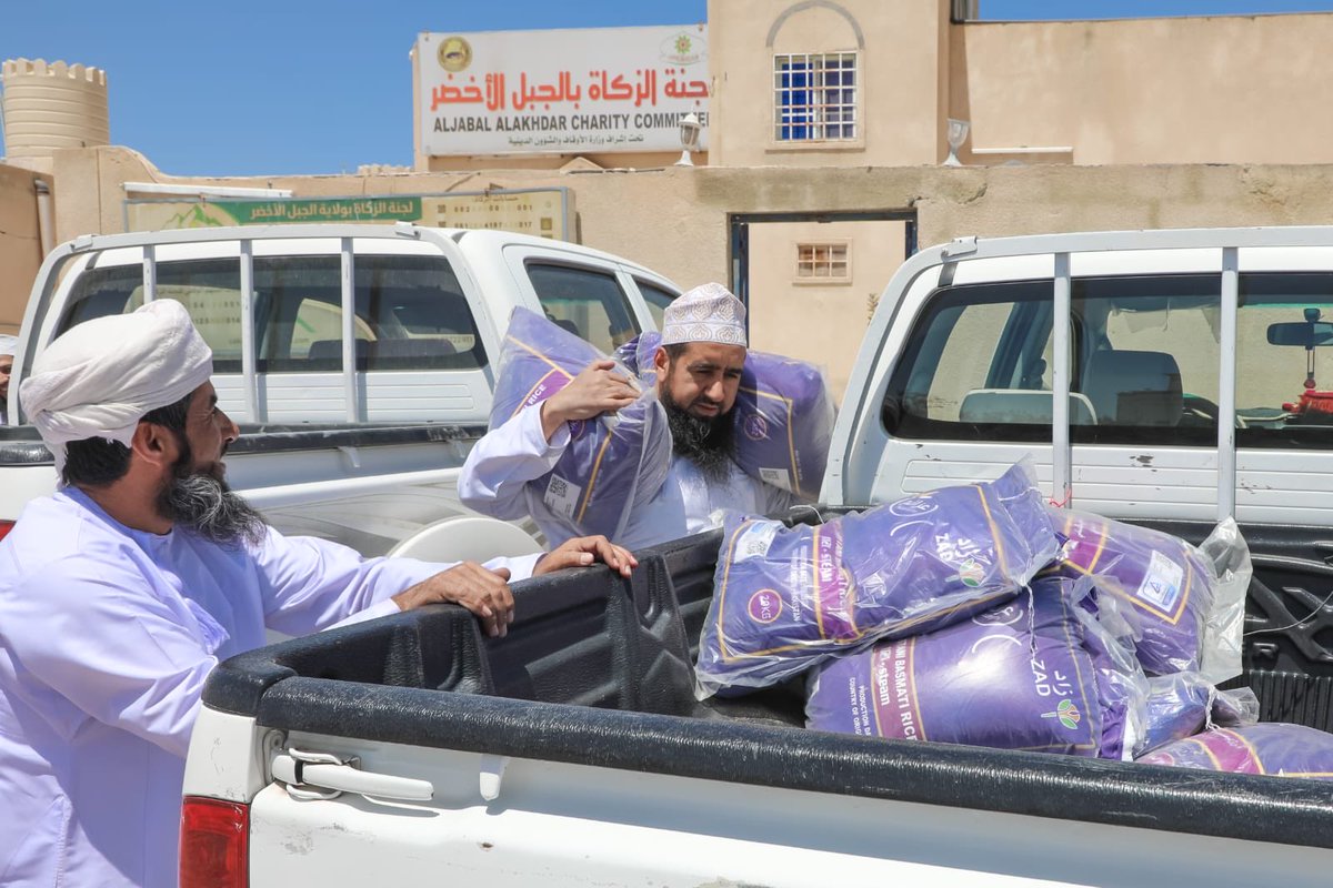 بفضل الله تعالى وتوفيقه قامت لجنة الزكاة بولاية الجبل الأخضر
بتوزيع زكاة الفطر على المستحقين
في مختلف مناطق الولاية.
ونغتنم هذه الفرصة لتوجيه الشكر
الجزيل لكم جميعًا على تعاونكم الدائم
وعطائكم المتواصل

جزى الله المحسنين خير الجزاء
وكل عام وأنتم بخير
السبت ٢٩ رمضان المبارك ١٤٤٦هـ