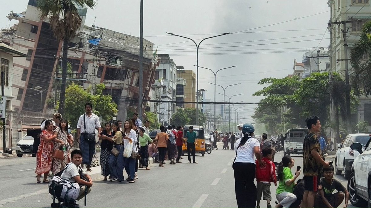 AstuteGaba's tweet photo. The US Geological Survey has estimated the death toll in Myanmar could surpass 10,000.
#Earthquake #Thailand #Bangkok #Mothernature #MyanmarEarthquake #mayanmar #AungBan #ChadchartSittipunt #news #breakingNews https://t.co/SbUAoKyrG7