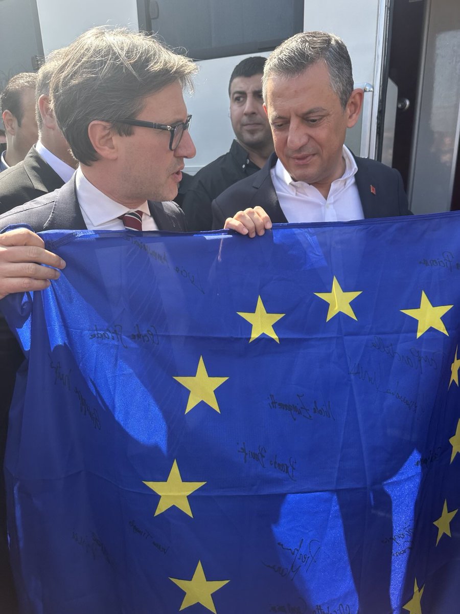 İtalya’nın Floransa Belediye Başkanı Nardella, CHP’nin Maltepe mitingine katıldı.