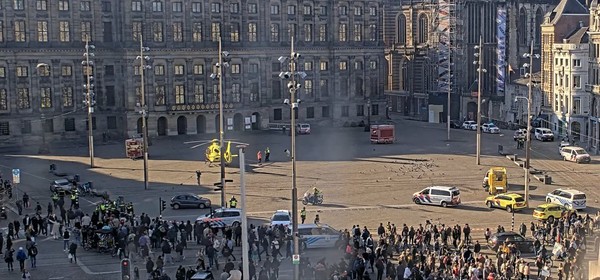 MaxWill83744534's tweet photo. 🚨🇳🇱: Suspeito de ataque a facadas em Amsterdã é ucraniano, diz polícia.
O homem, que segundo a polícia fez check-in em um hotel de Amsterdã na quarta-feira, será levado perante um juiz em 1º de abril para decidir sobre sua nova detenção. #Amsterdam #AmsterdamAttack #Netherlands https://t.co/EDrqBixE6L