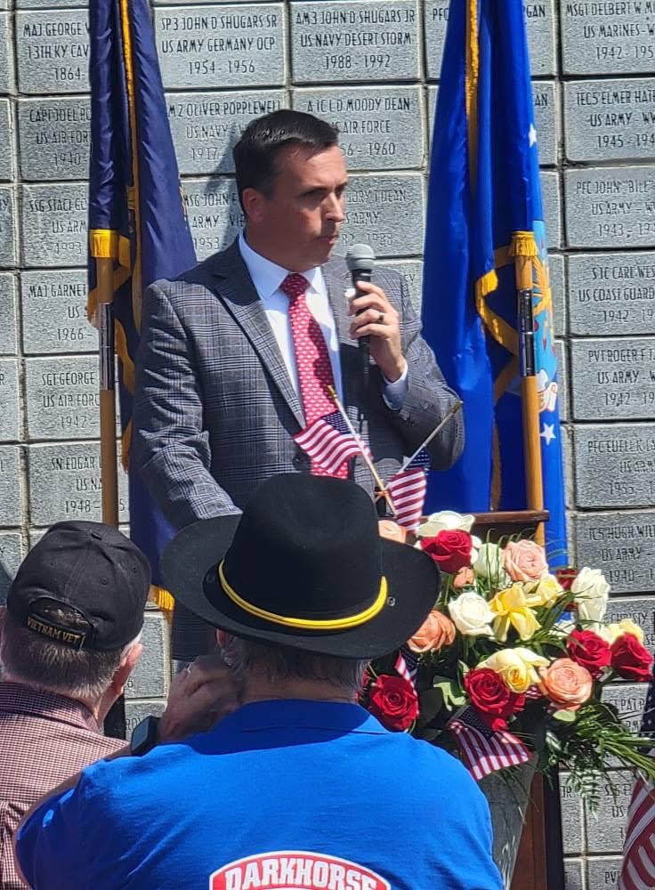barrydlee1's tweet image. 🇺🇸 🇺🇸 🇺🇸 🇺🇸 🇺🇸 🇺🇸 🇺🇸 🇺🇸 🇺🇸 🇺🇸 🇺🇸
@CaseyCoSchools &amp;amp; SEW Casey held its 4th annual Vietnam War Veterans Day ceremony.  To date, 260 “Quilts of Valor” have been awarded from our student “Under Our Wings” program.  
#VietnamWarVeteransDay
#Remember #Honor