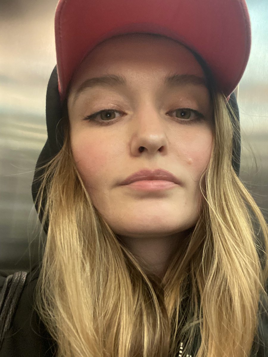 i’m not a blogger, not tattoo and makeup artist