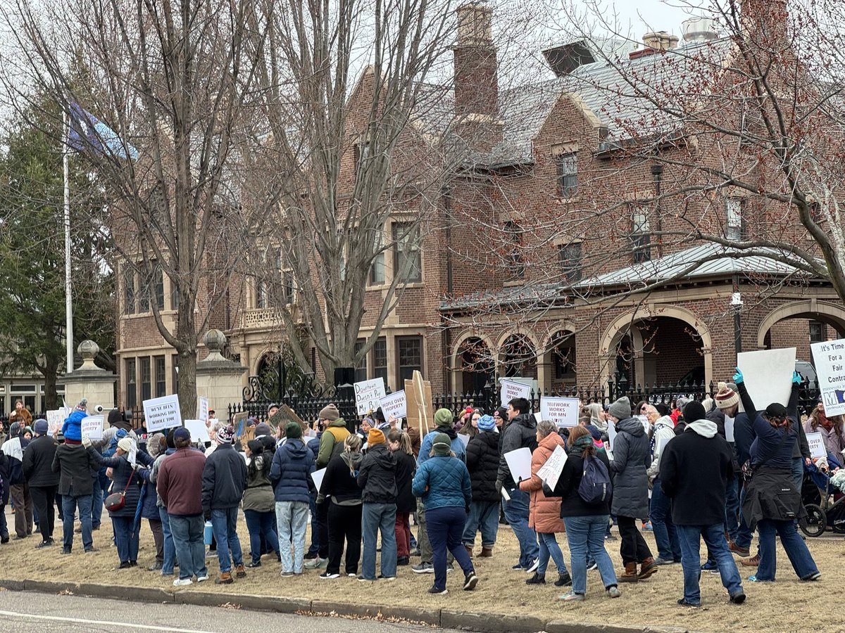 ElliottForWard1's tweet photo. I was proud to join so many @MAPEunion workers pushing back against unilateral changes to their working conditions this morning. https://t.co/nPlSjSkvH4