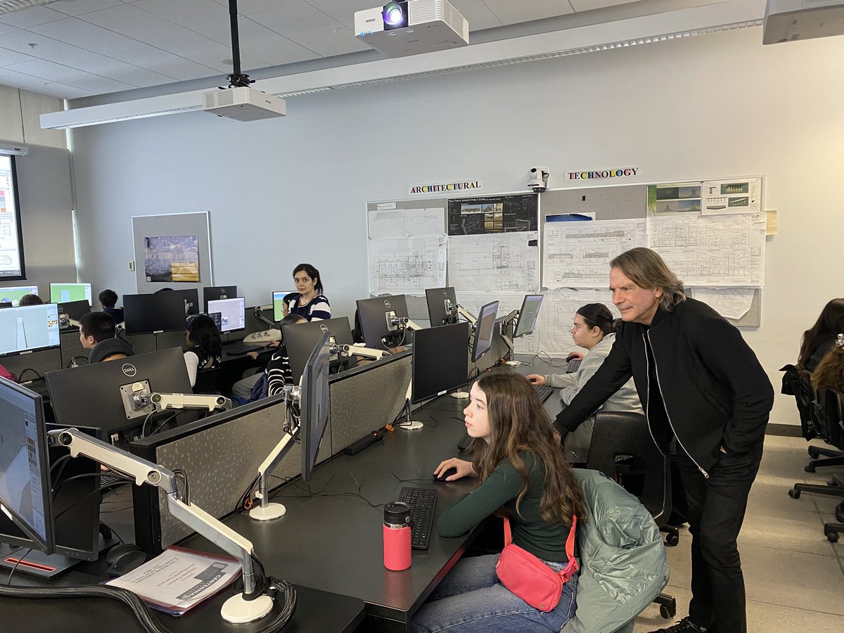 ChairCCABES's tweet photo. @toscifair participants are going to be the next generation of scientists! Today they are generating electricity for mud, extracting essential oils from oranges, learning how to use a microscope and extract DNA, and using architectural software @CentennialEDU ! https://t.co/xlKY77W2i6