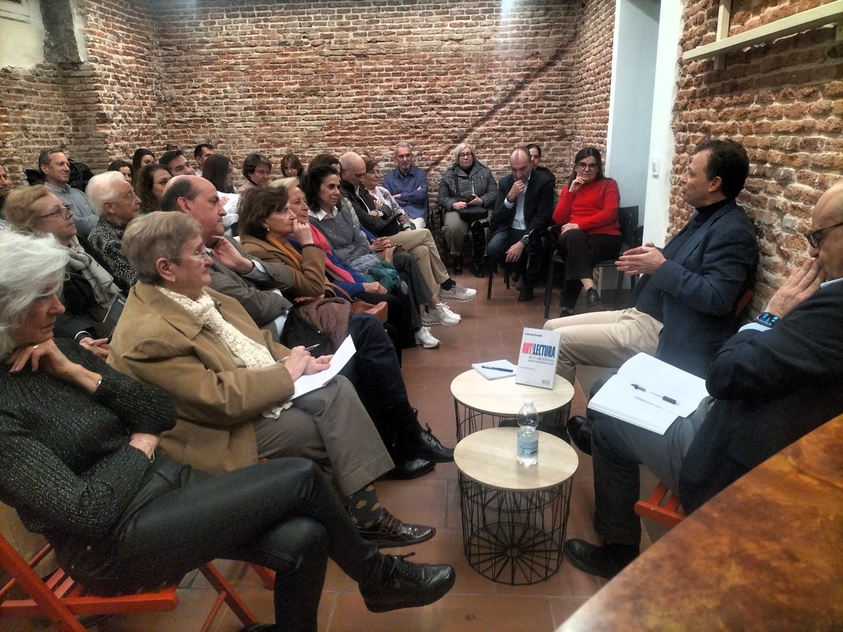 Literocio (@literocio) on Twitter photo ¿Sabes lo que es la #artilectura❓ ¡Hemos empezado a descubrirlo esta semana en <a href="/PasajesLibreria/">Pasajes Librería Internacional</a> con <a href="/PauloCosin/">Paulo Cosín</a> (<a href="/EdicionesMorata/">Ediciones Morata</a>) , acompañado de <a href="/4LUISGONZALEZ/">Luis González</a>!
Éxito de público. Y sigue #artilectura 'on the road' 💥¡Pronto, más fechas y lugares! #staytuned
📷 <a href="/maica_rivera/">Maica Rivera</a> ¿Sabes lo que es la #artilectura❓ ¡Hemos empezado a descubrirlo esta semana en <a href="/PasajesLibreria/">Pasajes Librería Internacional</a> con <a href="/PauloCosin/">Paulo Cosín</a> (<a href="/EdicionesMorata/">Ediciones Morata</a>) , acompañado de <a href="/4LUISGONZALEZ/">Luis González</a>!
Éxito de público. Y sigue #artilectura 'on the road' 💥¡Pronto, más fechas y lugares! #staytuned
📷 <a href="/maica_rivera/">Maica Rivera</a>