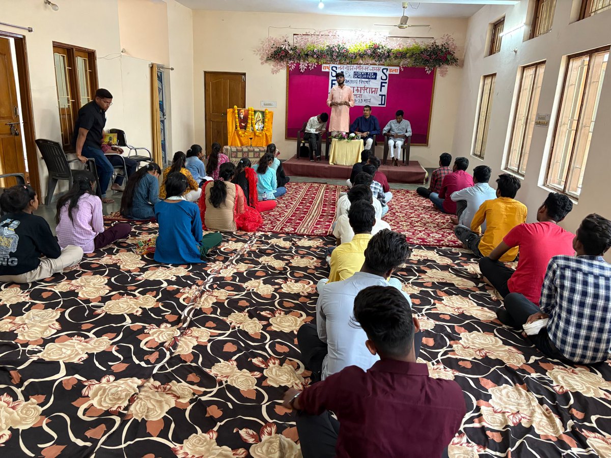 abvp_mk_mandla's tweet photo. आज विकासार्थ विद्यार्थी (SFD ) मंडला जिले की कार्यशाला संपन्न हुई!इस दौरान विकासार्थ विद्यार्थी के राष्ट्रीय प्रमुख श्री राहुल गौर जी ,राष्ट्रीय सह संयोजक श्री इंद्रवीर शुक्ला जी एवं महाकोशल प्रांत सह संगठन मंत्री आशीष शर्मा जी उपस्थित रहे
#StudentForDevelopment
#AbvpMahakoshal https://t.co/k4AmflSHbX