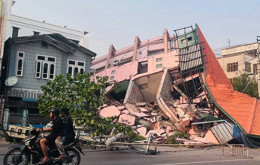 AstuteGaba's tweet photo. MYANMAR IN PICTURES
‘Town looks like a collapsed city’: Myanmar earthquake – in pictures
The collapsed Ava Bridge following the earthquake in Mandalay, Myanmar
#Earthquake #Thailand #Bangkok #Mothernature #MyanmarEarthquake #mayanmar #AungBan #ChadchartSittipunt #news #breakingNews #AvaBridge