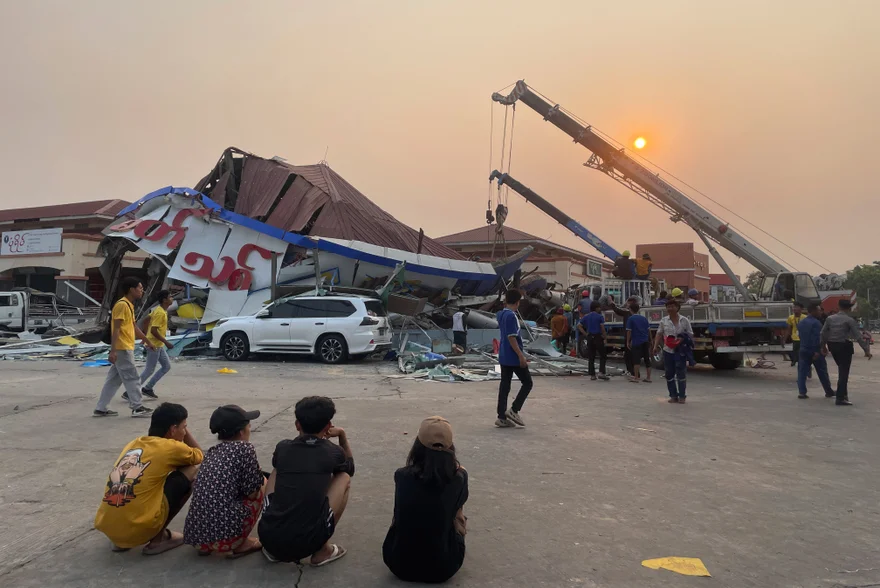 AstuteGaba's tweet photo. MYANMAR IN PICTURES
‘Town looks like a collapsed city’: Myanmar earthquake – in pictures
The collapsed Ava Bridge following the earthquake in Mandalay, Myanmar
#Earthquake #Thailand #Bangkok #Mothernature #MyanmarEarthquake #mayanmar #AungBan #ChadchartSittipunt #news #breakingNews #AvaBridge