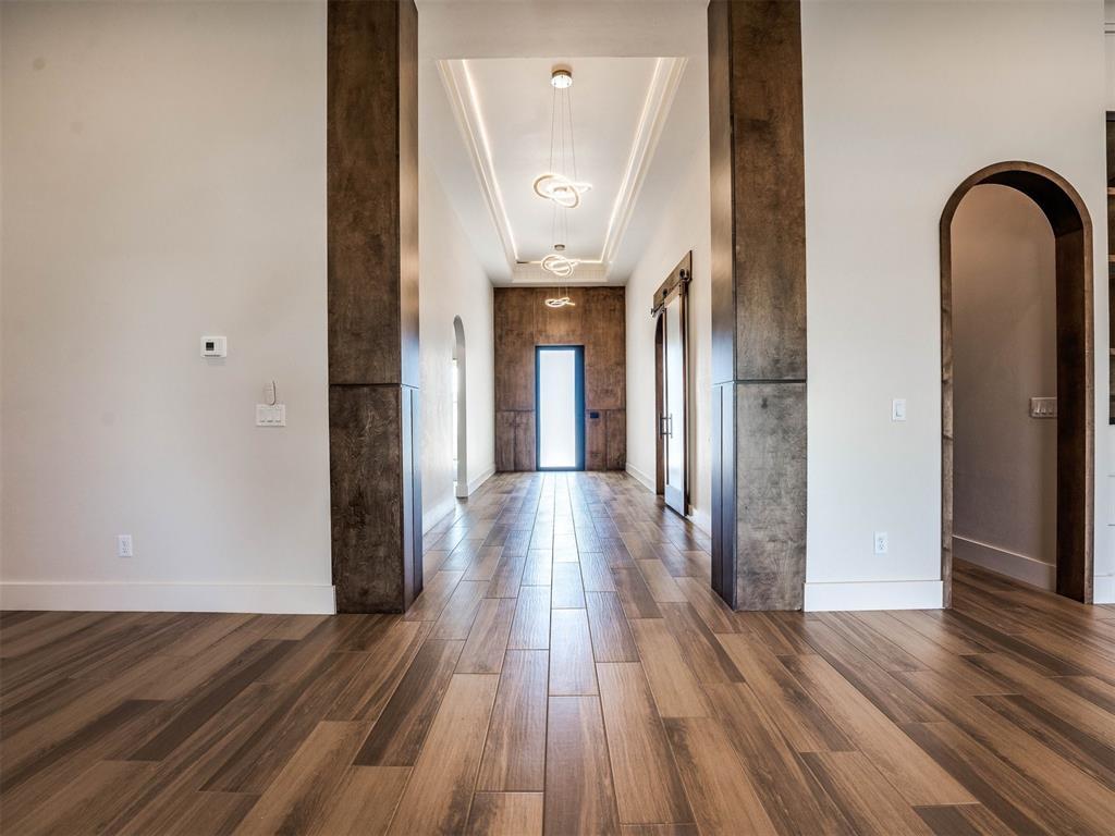 WyattPoindexter's tweet image. 🏡 9301 SW 35th St, OKC

✨ 4 beds + office
🍽 Gourmet kitchen w/ workstation sink &amp;amp; Frigidaire double oven
🔥 Modern stone fireplace &amp;amp; primary suite retreat
🎬 Bonus room for movie theater/flex space

📍 Listed by Lindsay Greene - The Agency Oklahoma

#9301SW35thStreet