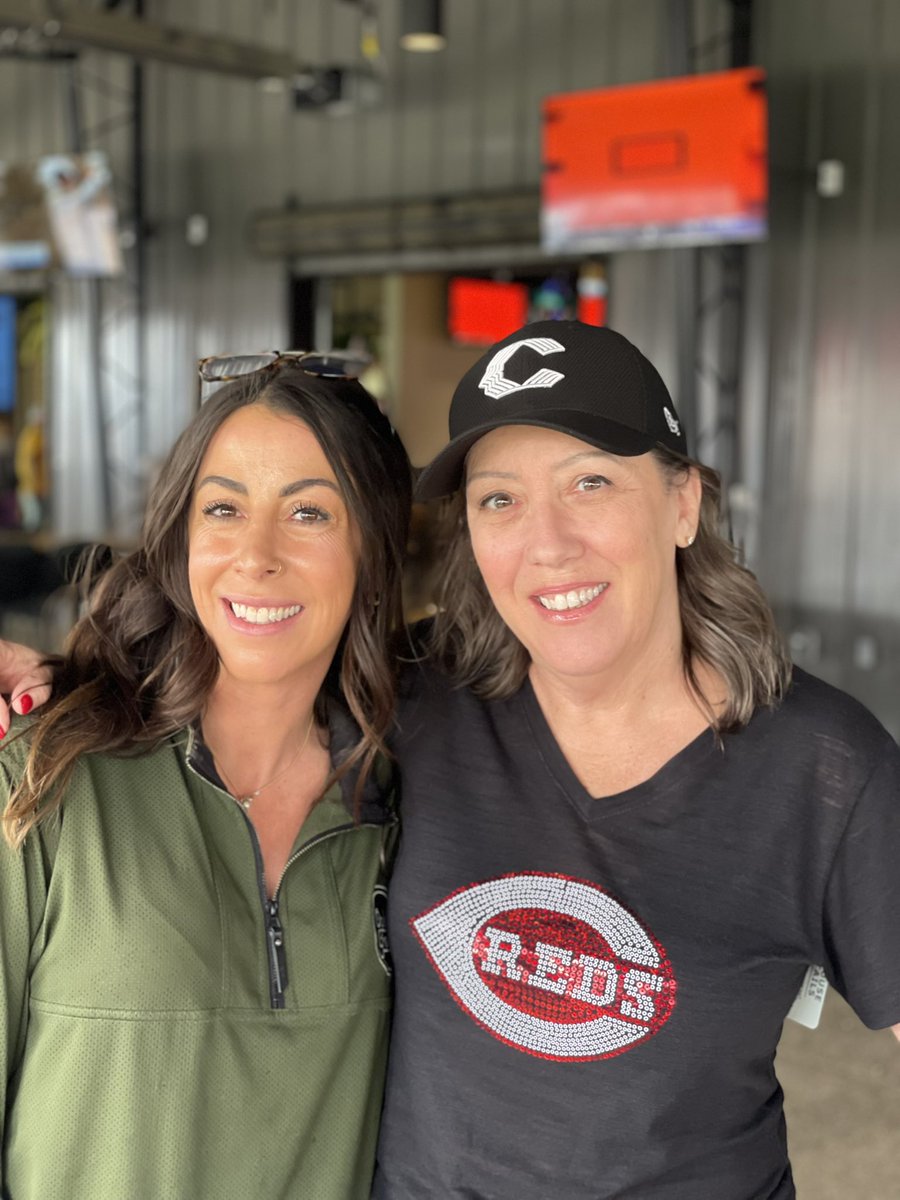 Popped into Oakley Greens to see my cousin Lauren!
I love her so much ❤️