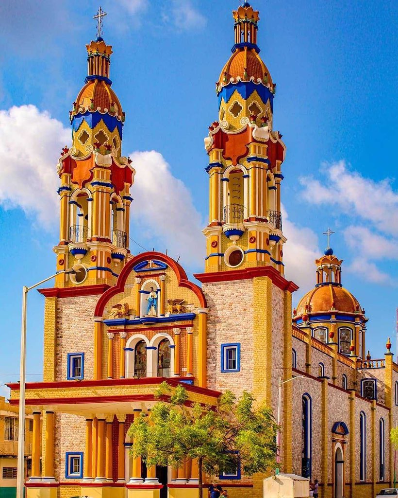 ¿Sabías qué Paraíso, Tabasco, resguarda una catedral que pocos conocen? ⛪✨

Entre el verde de la selva y la brisa del Golfo de México, esta joya arquitectónica sorprende con su imponente presencia. ¿Ya la conocías?
📸 IG: el_chris_travel
