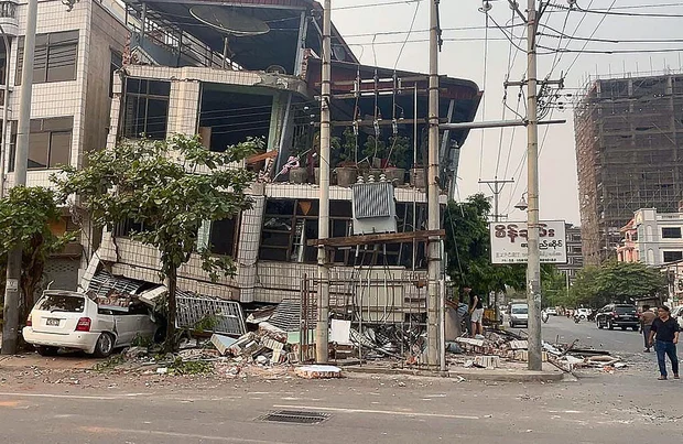 AstuteGaba's tweet photo. There's destruction every where.
Prayers for everyone affected 🙏🙏
#Earthquake #Thailand #Bangkok #Mothernature #MyanmarEarthquake #mayanmar #AungBan #ChadchartSittipunt #news #breakingNews #AvaBridge https://t.co/qyPAJpk3gH