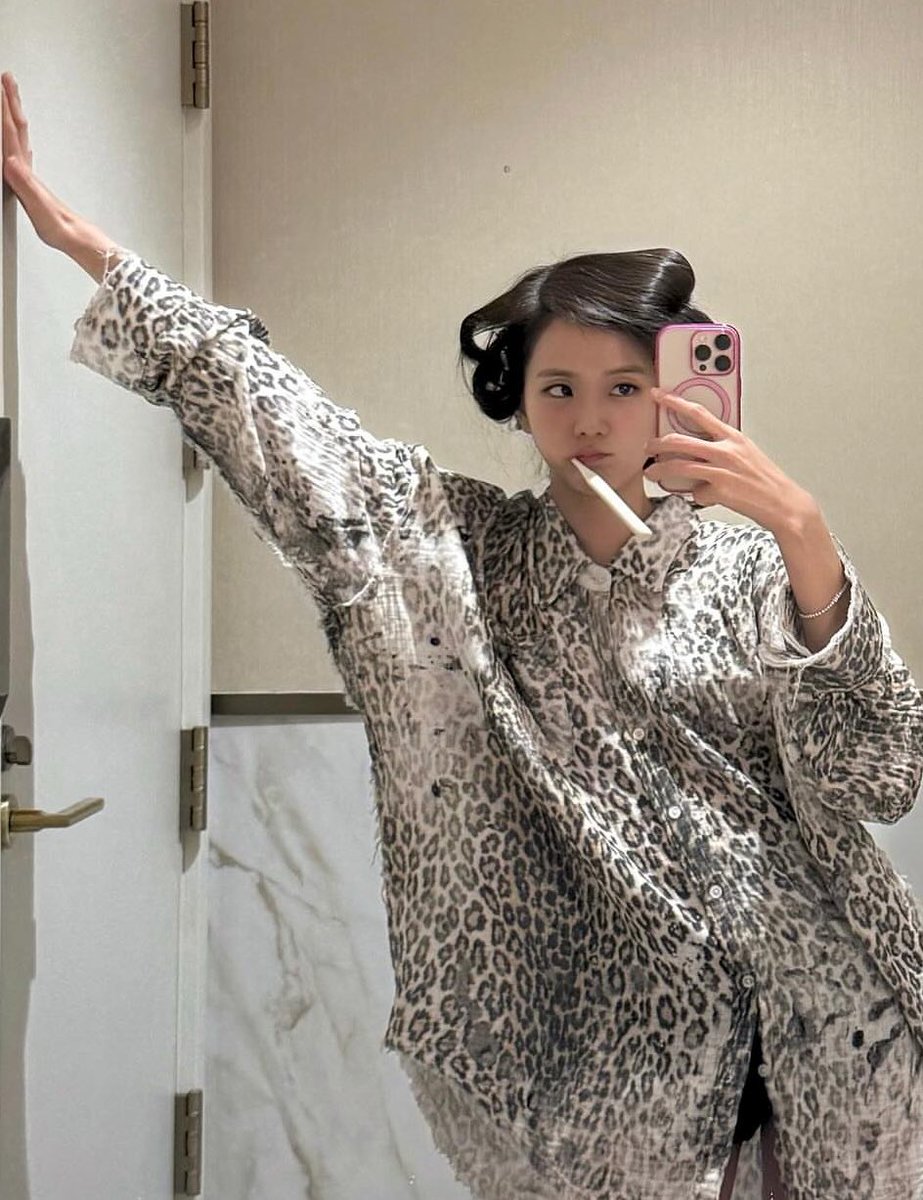 jisoogaIIery's tweet image. JISOO