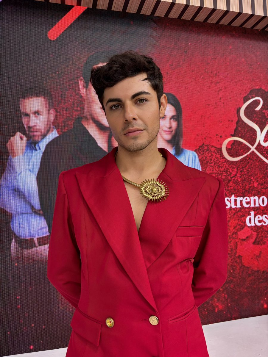 SergioArmasgo's tweet photo. Ayer fue la conferencia de prensa de #Eresmisangre la nueva apuesta televisiva de @DelBarrioPro desde este 1 de Abril después de #AFHS en @americatv_peru No se la pierdan!  🎬#tvperuana #peru #novela https://t.co/vU7IyF6TFe