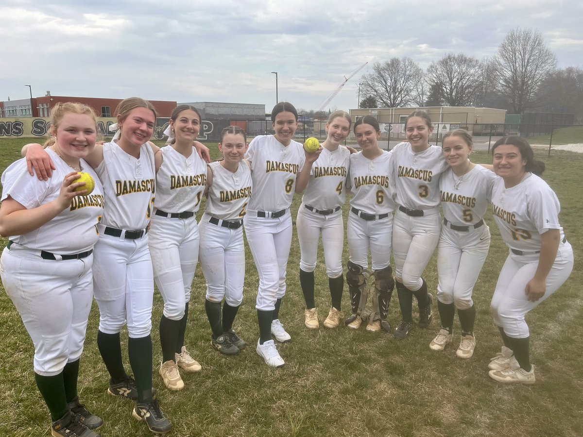 BendenRachel's tweet photo. Hornets took a win this morning! Great job girls! Good luck to varsity this afternoon. @DHS_Softball1 https://t.co/lFQkO7ZmGL