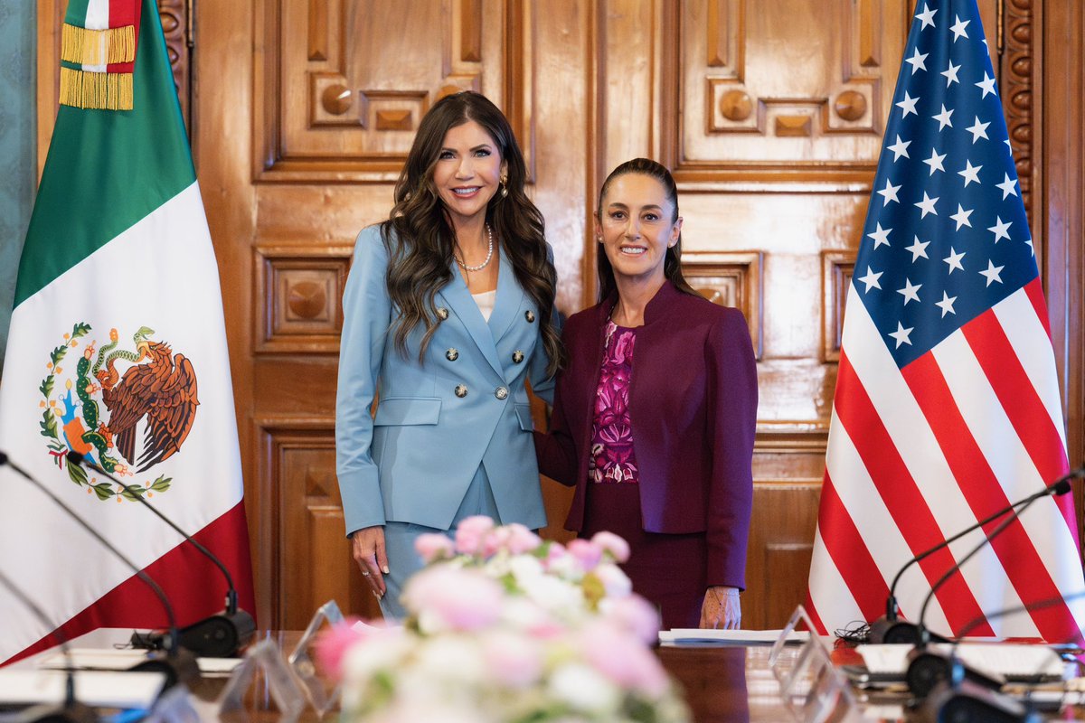 La pequeñez de la presidenta <a href="/Claudiashein/">Claudia Sheinbaum Pardo</a> no solo es física, está completamente sometida por el gobierno de #Trump