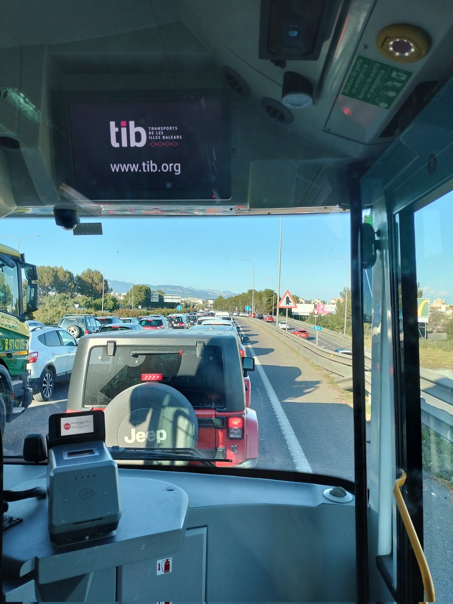 No caben más coches en #Mallorca 🤦🏼‍♀️#tib