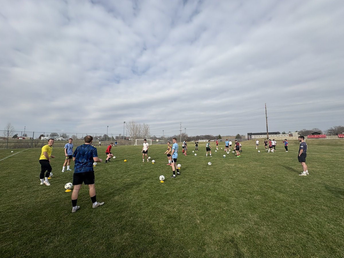 Great to get the boys back out for Spring Training! Along with two Dutch Soccer traditions: Jersey Day and Position Appreciation Day. 🦁⚽️🔴⚪️