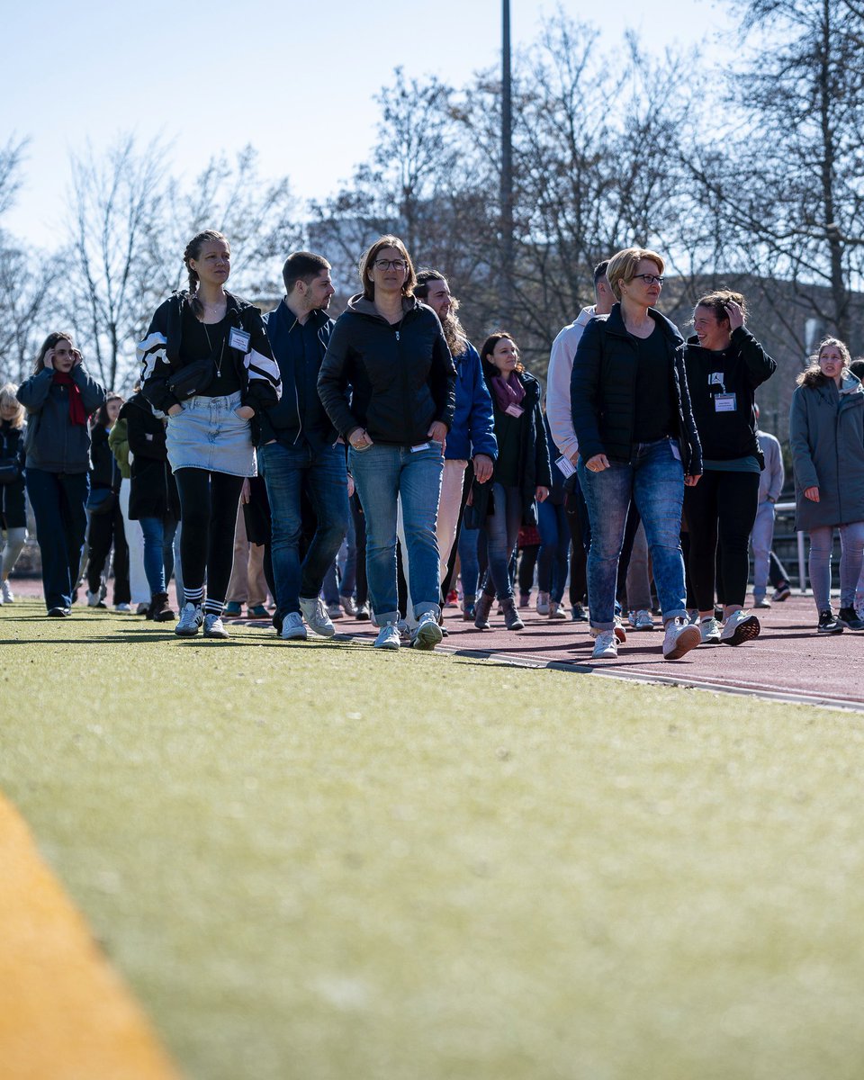 albaberlin's tweet photo. 🏫🏀 #SPORTVERNETZT Ganztag: Bewegung in die Schule bringen! 🏀🏫  

1️⃣4️⃣ Modellschulen aus ganz Deutschland, @leuphana, Bosch-Stfitung, @SenBJF – beim Summit unserer bundesweiten Bewegungsinitiative in der Gropiusstadt haben wir uns über Bewegung im Ganztag ausgetauscht. 🙌 https://t.co/N5A6RoUkgJ