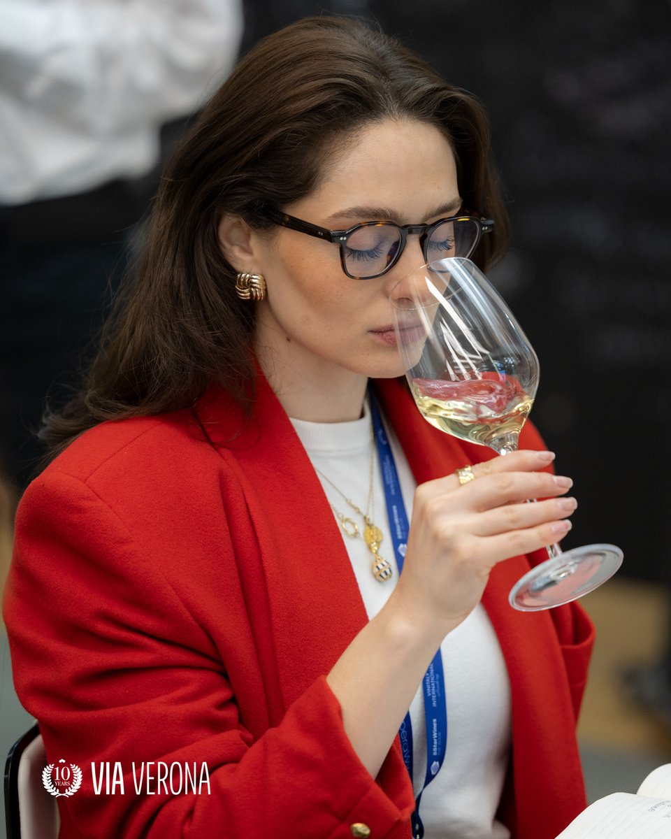 VinitalyTour's tweet photo. After exploring the charming appellation of Montefalco, candidates were guided by Dr. Giuseppe Figlioli on an unforgettable journey through the world of @docvinisicilia during the masterclass "One Island, One World: Sicilia DOC Wines".🏝️🍷 See you tomorrow! https://t.co/KhJaHp12HI