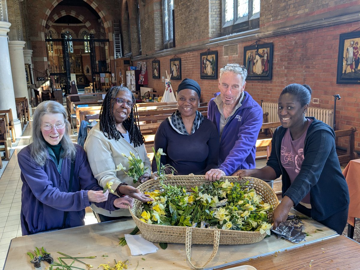 Our gorgeous flower team preparing for tomorrow 🌺🌹 🌺 <a href="/SouthwarkCofE/">Southwark Diocese</a>