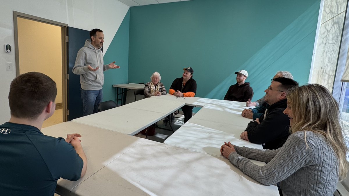Jimlegare's tweet image. Première rencontre de bénévoles dans Beauport-Limoilou avec @hugolanglois 

Une belle gang de gens motivés à reprendre la circonscription! 

Ouverture du local de campagne demain à midi. 

3535 boulevard Sainte-Anne 

Venez nous donner un coup de main! 

#BeauportLimoilou
