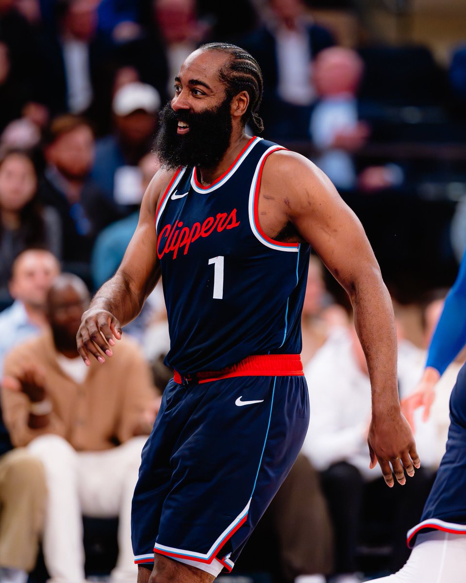 JH13_Ar's tweet image. يهنئكم حساب جيمس هاردن بقدوم شهر عيد الفطر ، كل عام وانتم بخير اعاده الله علينا وعليكم بـ كل خير وصحة ويسر 🙏❤️.