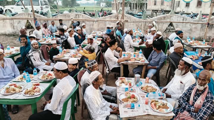 MlaAtta's tweet image. পবিত্র রমজানের খুশির মাসে ২৮-তম দিনে নারায়ণগড় ব্লক সংখ্যালঘু সেলের উদ্যোগে ইফতার ও দোয়া মাহফিল আকন্দা পশ্চিম ঈগাহ ময়দানে । #Ifter
#AllIndiaTrinamoolCongress #MamataBanerjee #AbhishekBanerjee #Narayangarh #BanglarGorboMamata #WestBengal #belda #CM