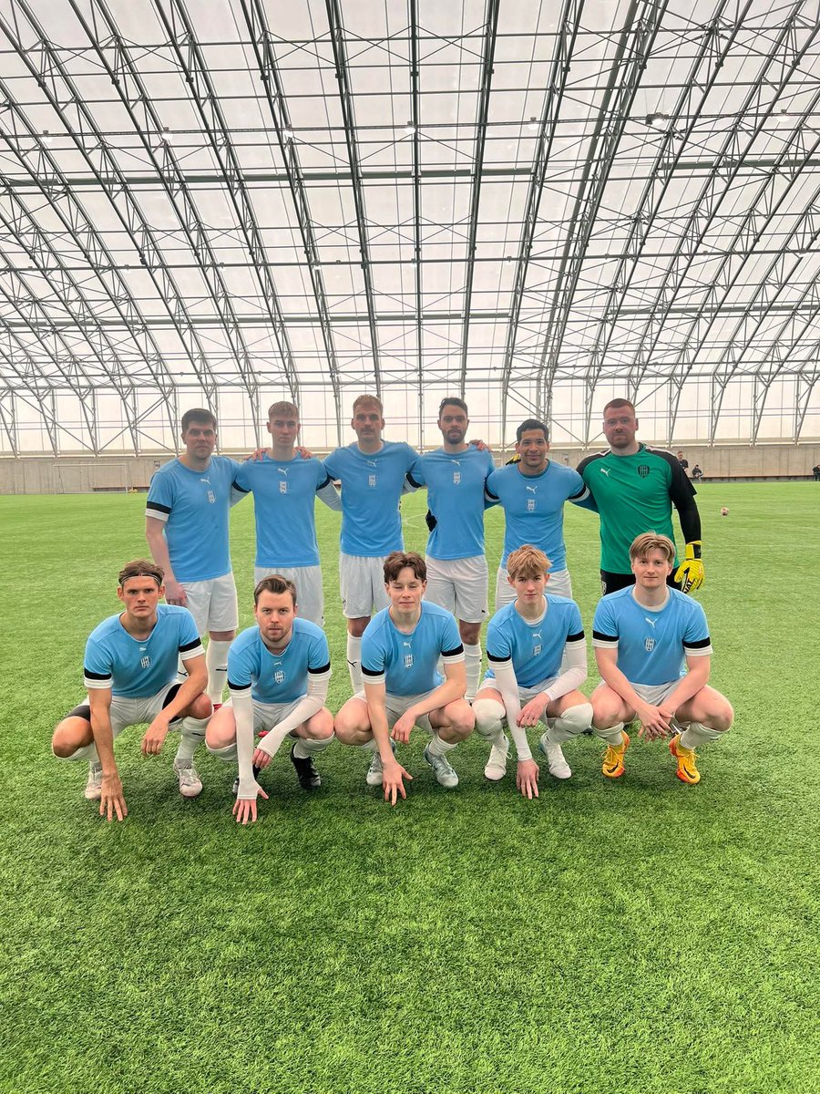 Road to Europe er hafið þetta árið. 4-1 sigur í Skessunni gegn KH. Benjamín Bæring með tvö mörk í sínum fyrsta leik fyrir félagið, Sigurður Bond sem einnig var að leika sinn fyrsta leik og Gísli K gerðu hin mörkin. Rósir eru rauðar. Fjöllin eru blá. Hverjir eru bestir? ÍH 🌹🗻🩵