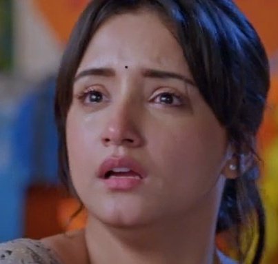 28 year old buddhi pranali with big nostrils playing daughter of rachi sharma has to be the biggest joke on itv🤣🤣 even giving puffy face makeup to rachi isn’t helping as buddhi nalli is looking like her mother instead with her botox lips

#Pranalirathod #KumkumBhagya #yrkkh