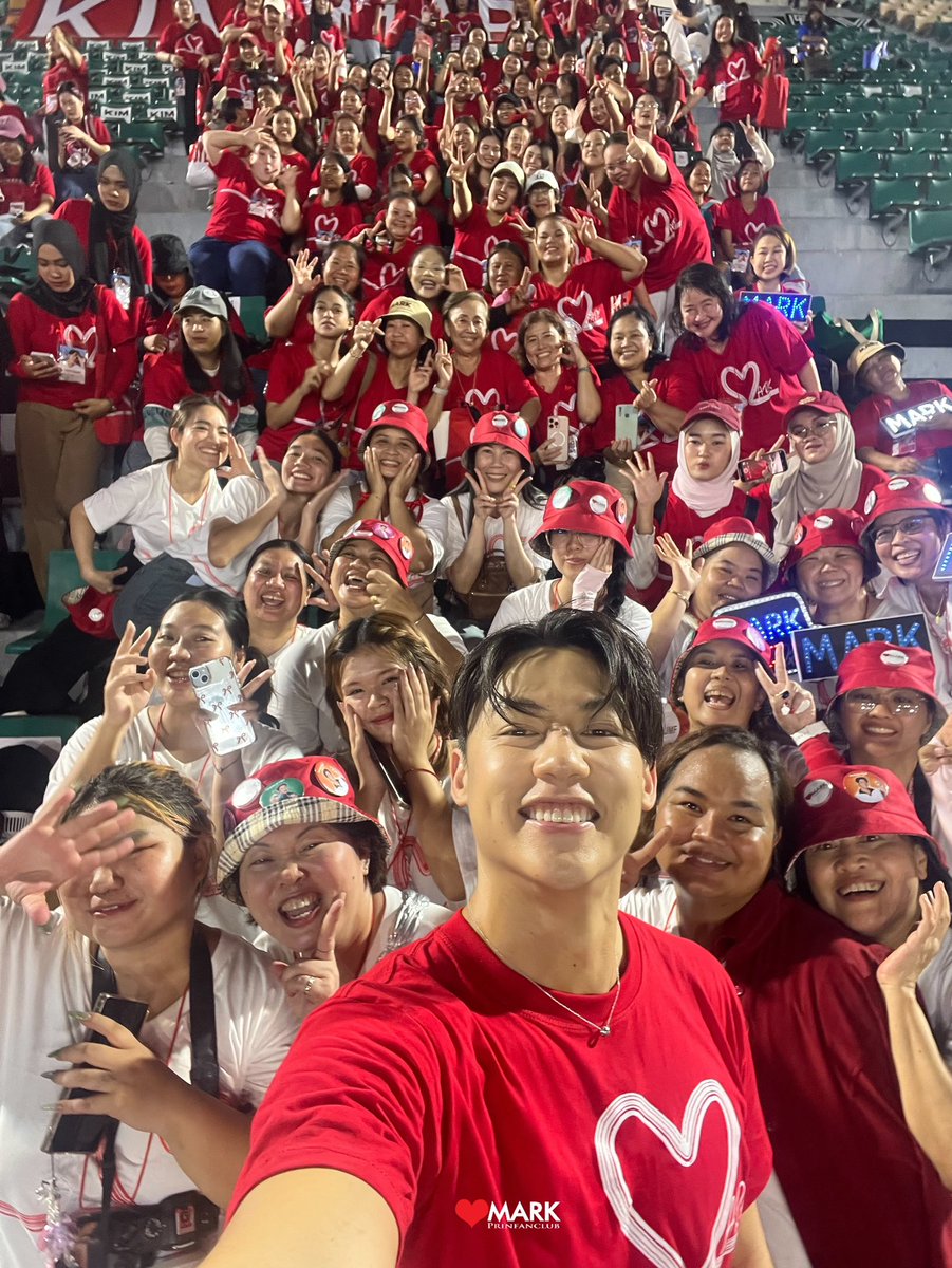 Prinfanclub's tweet photo. ขอบคุณทุกคนมากๆนะคะในวันนี้ที่มาร่วมสนุก ส่งมอบความรักให้กับพี่หมากกันในวันนี้ “รักใคร รักหมาก” ❤️ อยู่รักพี่หมากกันไปนานๆนะคะ ❤️
#mark_prin #markprin #prinfanclub #55ปีNEWENERGYพลังใหม่ไร้ขีดจำกัด #หมากปริญ https://t.co/ZfExcRZoEH