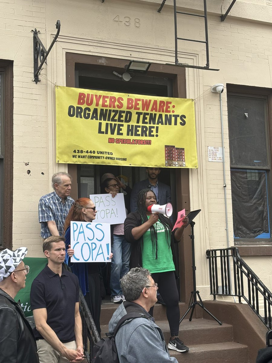 Claudia from the South Bronx, who bought her building with her neighbors, standing in solidarity with tenants at 438-440 West 45th St. “If we didn’t stand up and fight back, we would have been displaced.” It’s time for ALL tenants to have the right of first refusal with #TOPA!