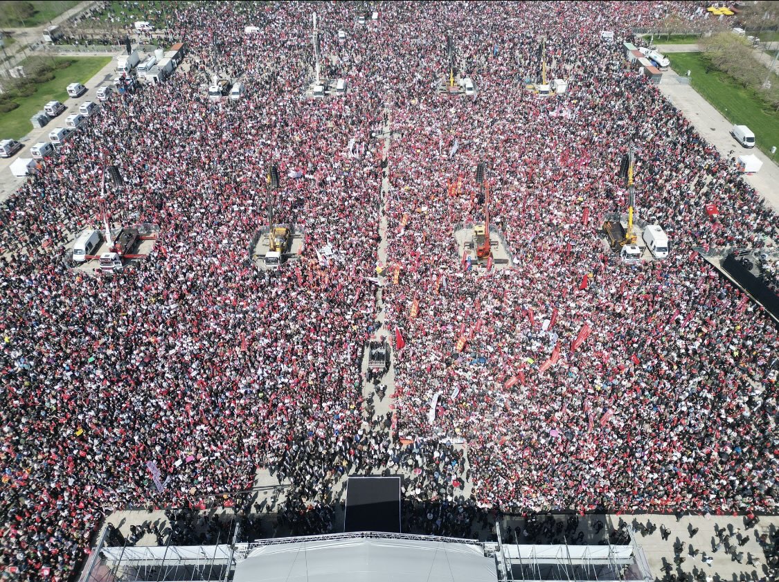 Kurtuluş yok tek başına, ya hep beraber ya hiçbirimiz.