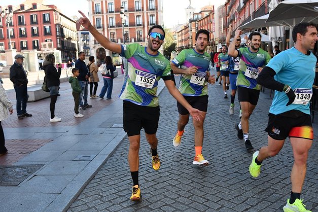 Atentos esta noche a los relojes que dormimos una hora menos.
Y también a los calendarios, que estamos a seis meses, menos un día, de arrancar nuestra <a href="/Mmaratonvallado/">M.Maratón Valladolid</a>.
Reservad 18€ del fin de semana para inscribiros el lunes 31.
📸<a href="/frutocfotos/">FRUTOC-FOTOS</a>