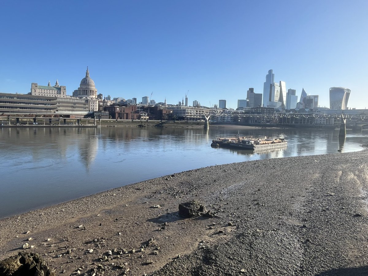 Early tide 7am St. Paul’s north foreshore, Queenhithe, #RiverThames. &amp; after the river, on the steps of (the Wren Church of) St. Martin Within Ludgate. Glorious. ☀️ ❤️ 🇬🇧 
#SocietyofThamesMudlarks
#heritage #mudlark #mudlarking
#londonlife #lovelondon #londonhistory #archaeology