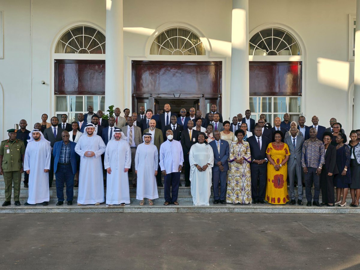 UNOC (@unoc_ug) on Twitter photo H.E. President <a href="/KagutaMuseveni/">Yoweri K Museveni</a> (white shirt and mask), Alpha MBM officials and the Ugandan delegation comprising UNOC, <a href="/MEMD_Uganda/">Ministry of Energy & Mineral Development</a> and other institutions soon after signing the Uganda Refinery Implementation Agreement.
#UNOCAt10
Courtesy 📸 H.E. President <a href="/KagutaMuseveni/">Yoweri K Museveni</a> (white shirt and mask), Alpha MBM officials and the Ugandan delegation comprising UNOC, <a href="/MEMD_Uganda/">Ministry of Energy & Mineral Development</a> and other institutions soon after signing the Uganda Refinery Implementation Agreement.
#UNOCAt10
Courtesy 📸